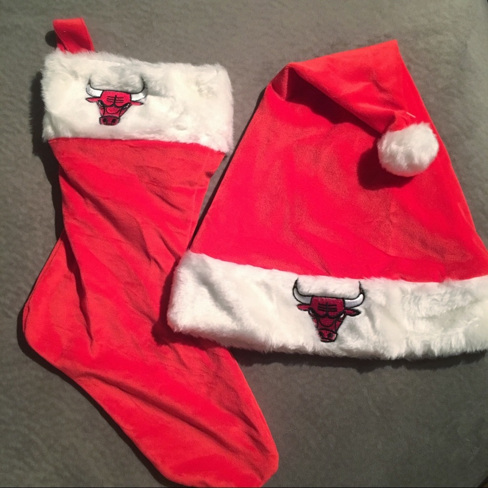 NWOT 🆕Bulls Santa Hat & Stocking Set!
